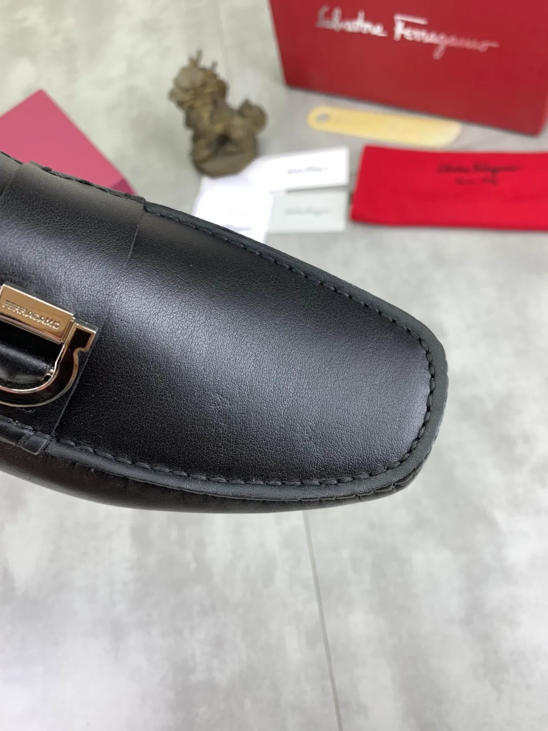 Men's shoes 💰P542 New model, high quality [Ferragamo/Ferragamo] Latest lazy slip-on shoes Original imported calfskin, imported cowhide lining + original luxury metal buckle + original combination outsole Comparison without pressure Code number: 38-45